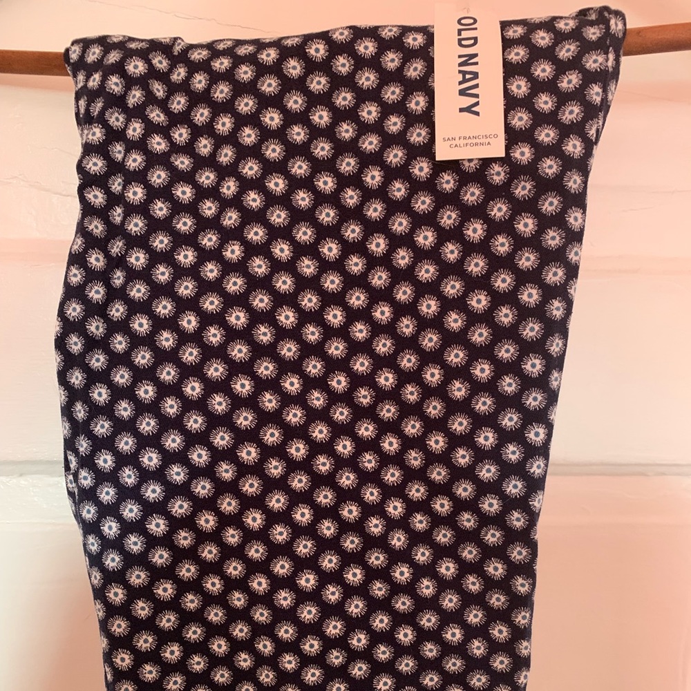 Old navy maternity pixie pants size 2